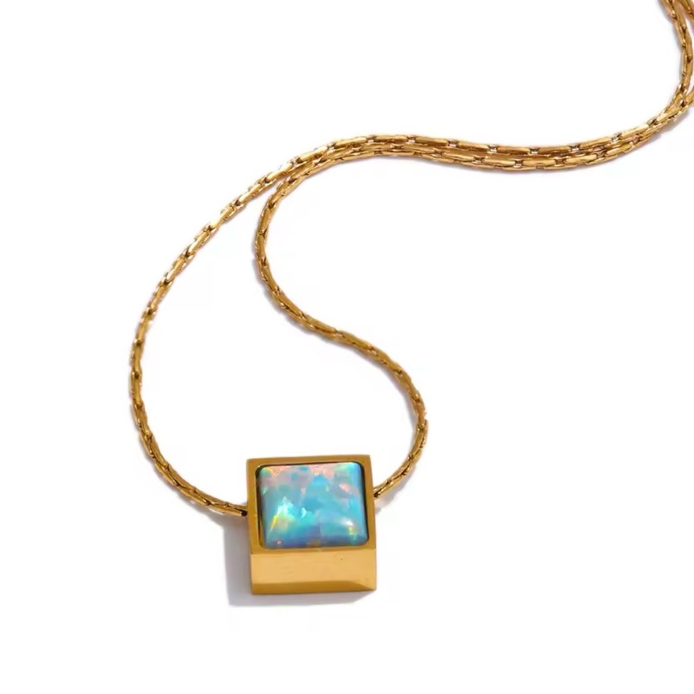 Sara Sotti Gold Necklace with Natural Opal Pendant